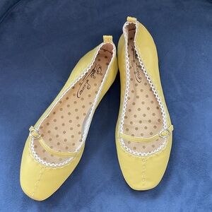 Poetic License Sunny Yellow Flats